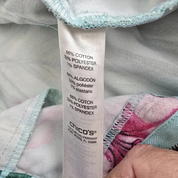 Chicos Sz 1 Perfect Stretch Mystical Blue Blossoms Floral Tropical Capri Pants - Picture 7 of 12